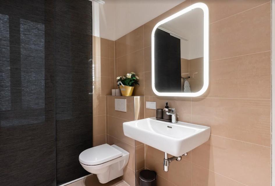 Authentic Apartment Next To Schwedenplatz Bécs Kültér fotó